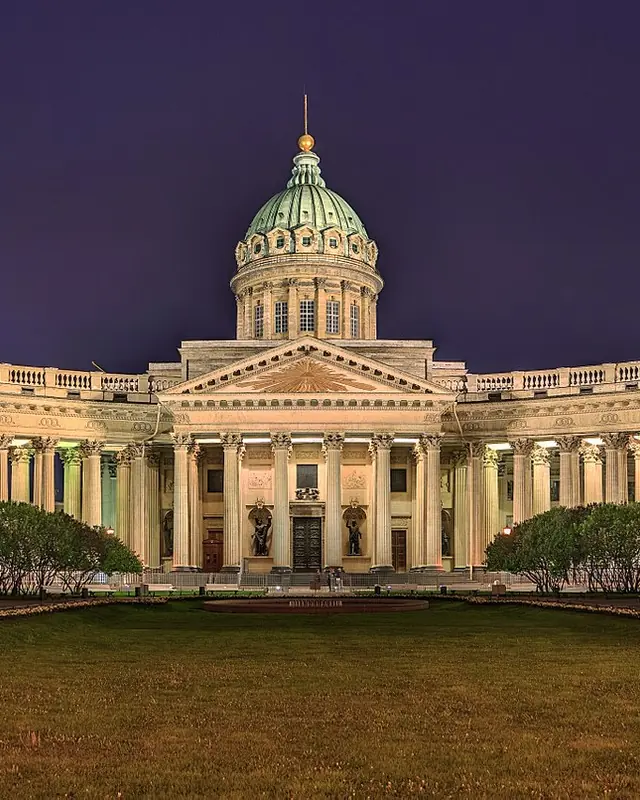 La colonnade de la cathédrale Notre-Dame-de-Kazan
